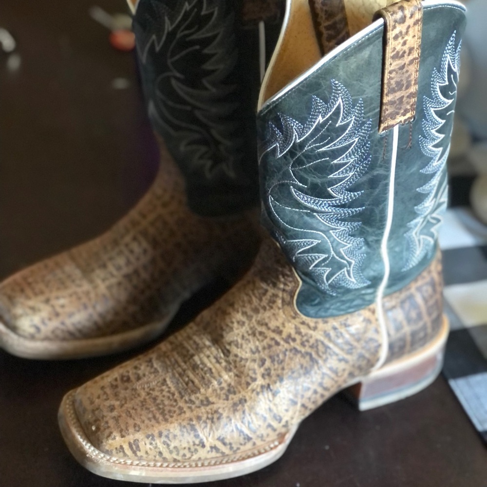 Cody James cowboy boots slightly worn